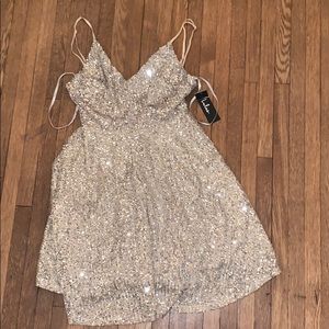 **BRAND NEW** Lulu’s silver sparkly cocktail dress